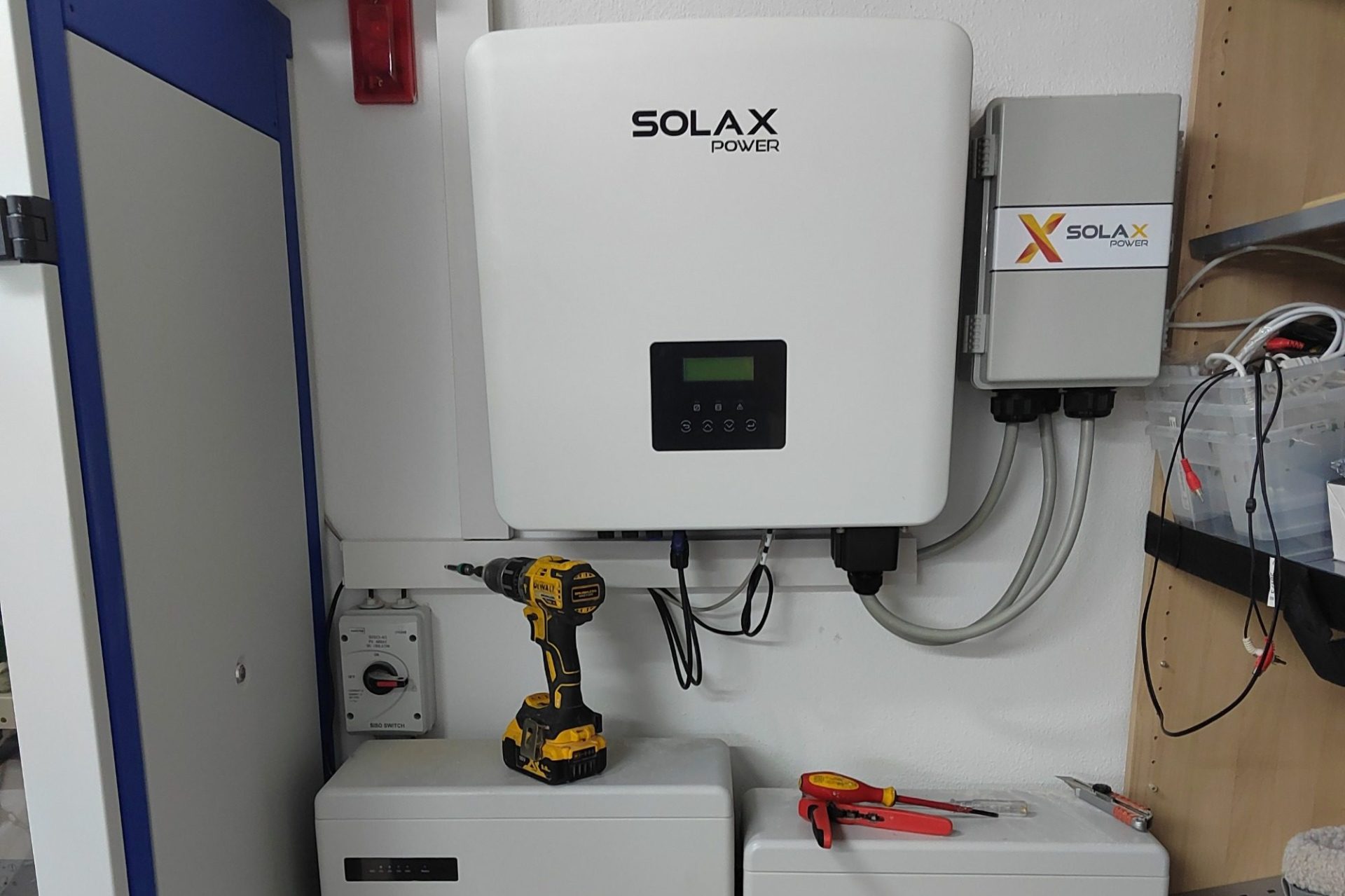 SolaX Hybrid-Wechselrichter mit Batteriespeicher — installiert von Friends Electric & SIDOK